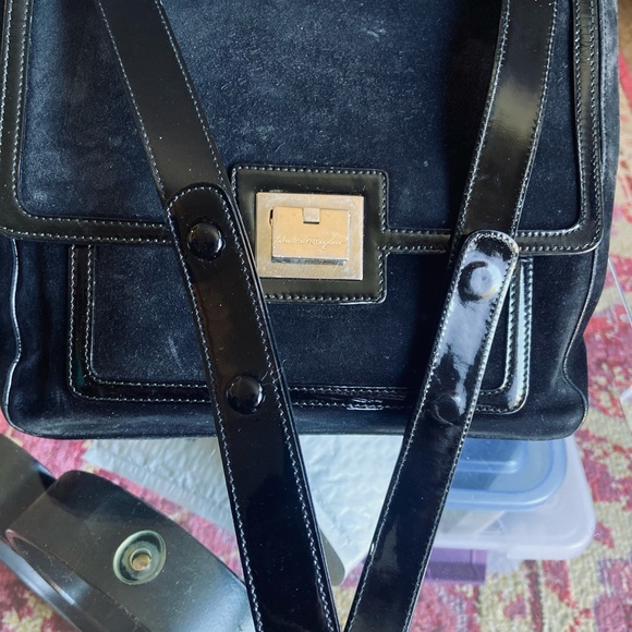 Salvatore Ferragamo vintage suede shoulder bag - Picture 2 of 9